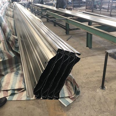 Electrostatic dust collectors used in iron and steel plants Discharge electrodes Pengumpul debu elektrostatik yang digunakan di pabrik besi dan baja